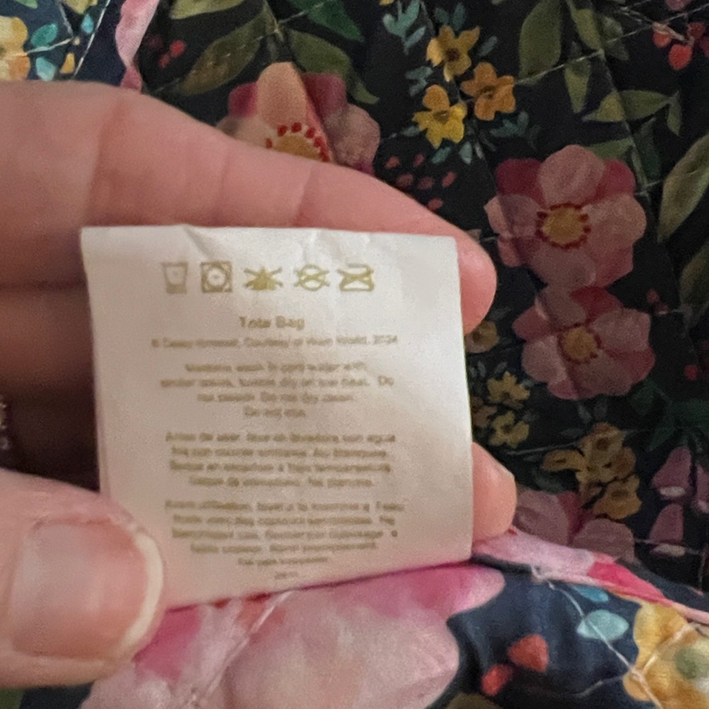 Virah Bella, Jane Quilted Floral Tote Bag (16”x17”x8”) 100% Polyester NWT - Picture 9 of 11